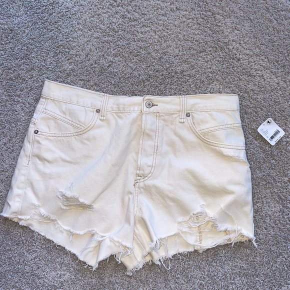 Free People Off-White Distressed Jean Shorts - Picture 1 of 3